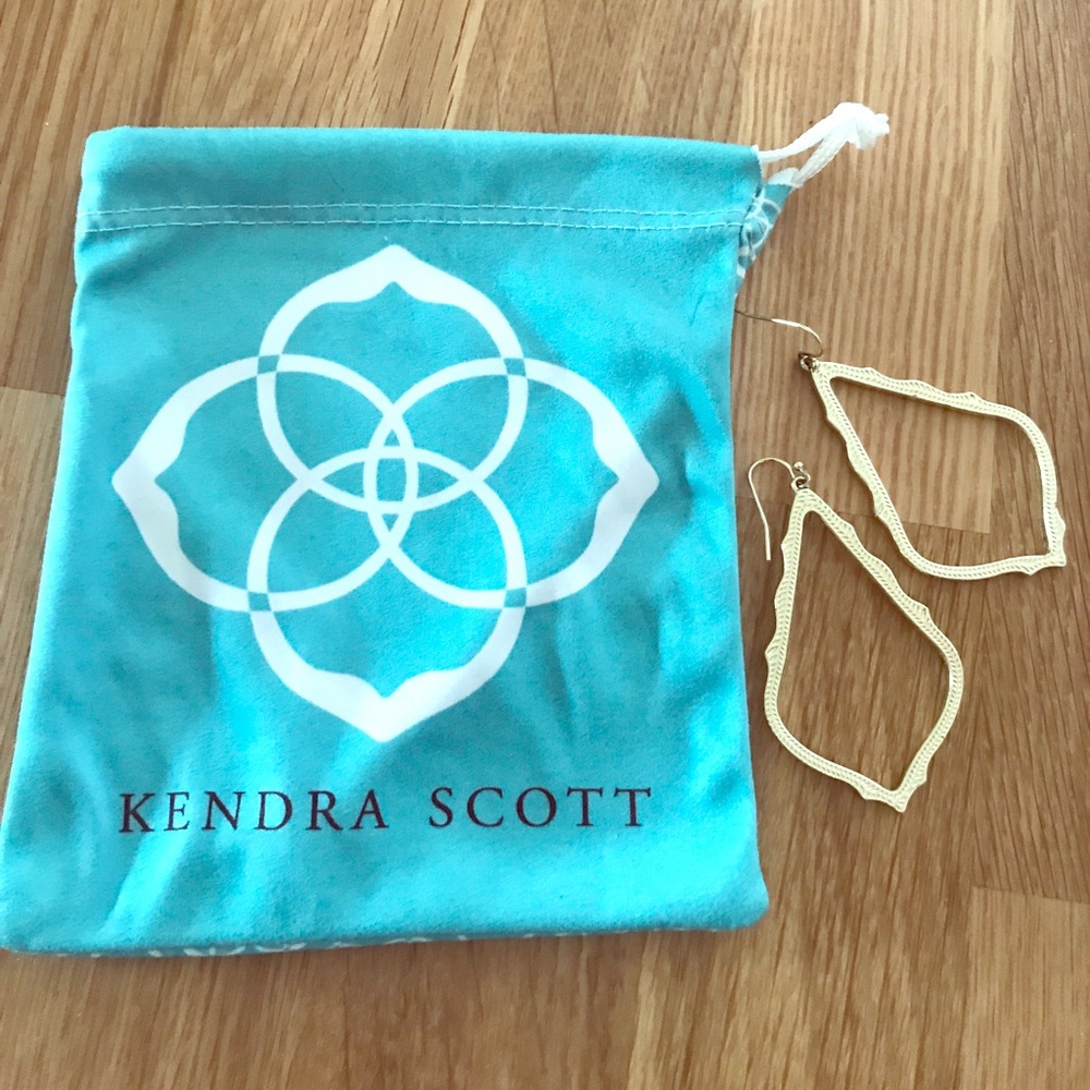 Sophee Drop Earrings In Gold